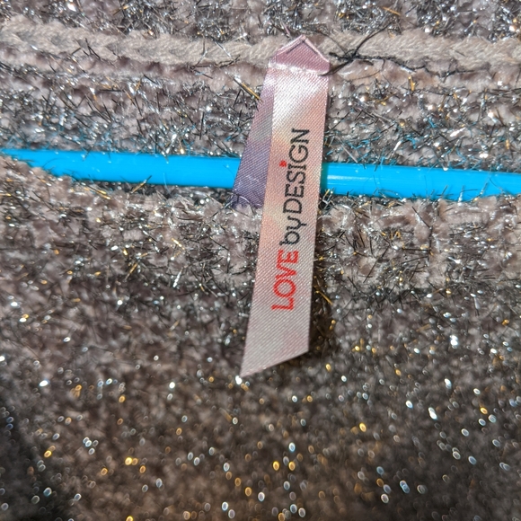 I have multiple hoodies sweaters all are for petite sp Holister American eagle - Picture 6 of 15